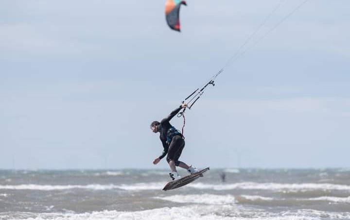 FLIGHT: Chris Ainsbury kitesurfing