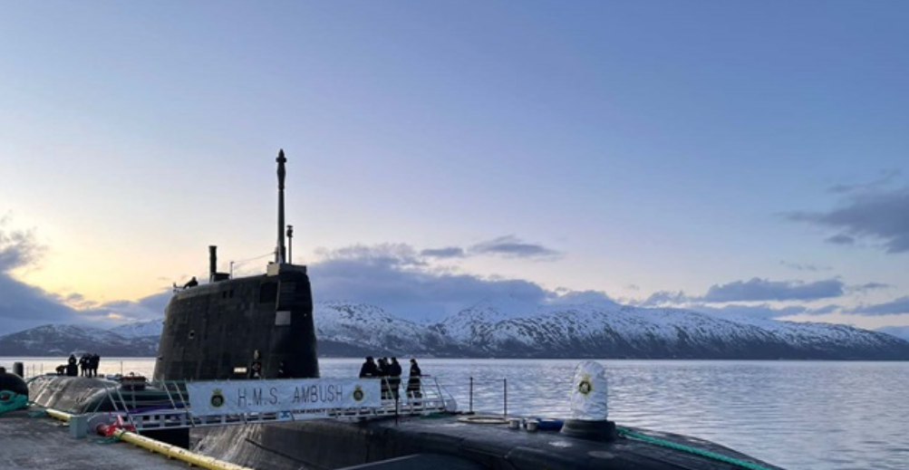 HMS Ambush besøker Norge for å teste undervannsanlegg