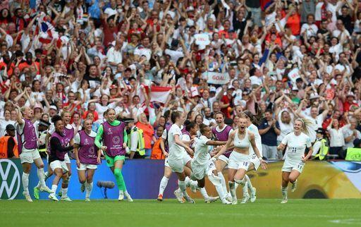 The Mail: England and fans celebrate Kelly's goal
