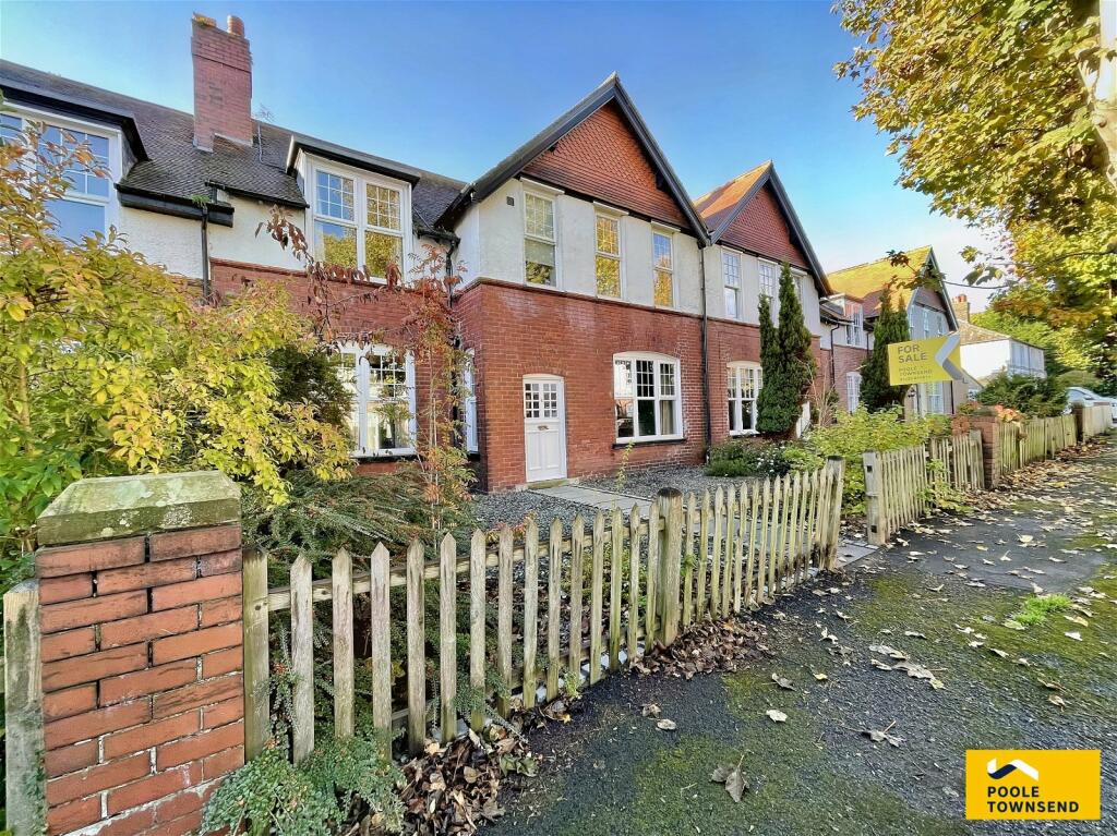Barrow character home with ornate fireplaces and chandeliers at £395k - Vimarsana News
