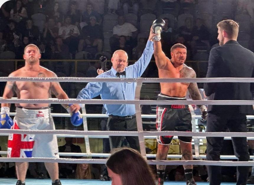 Photo of Boxer Askham mieri na Slovensko na globálne rozlúčkové turné